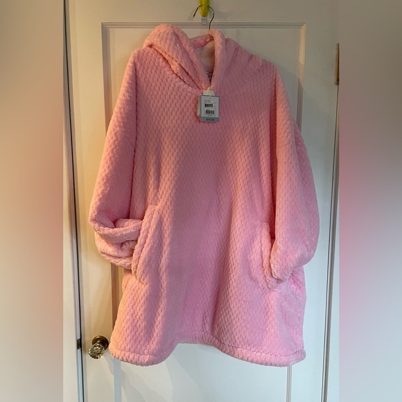 Cozy Pink Fuzzy Overhead - Oversized Hooded Pullover - NWT - Picture 1 of 10